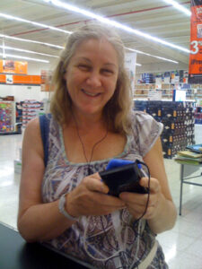 Deborah Shadovitz working on iPhone 3GS with scosche battery.